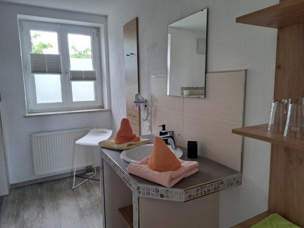 Rathausstuben Hotell Wackersdorf Exteriör bild