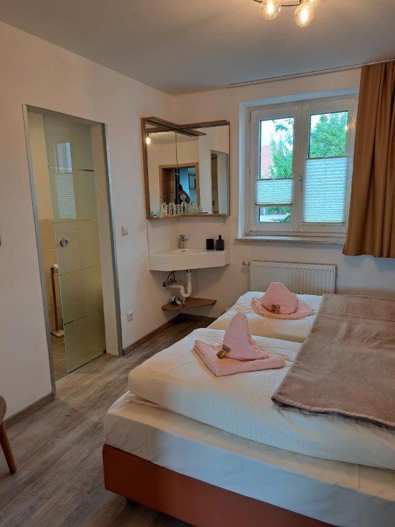 Rathausstuben Hotell Wackersdorf Exteriör bild