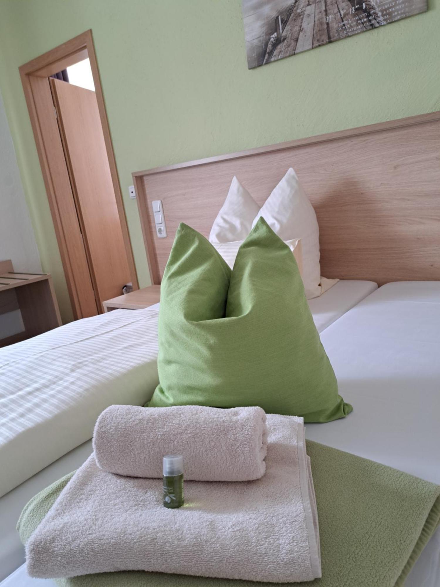 Rathausstuben Hotell Wackersdorf Exteriör bild