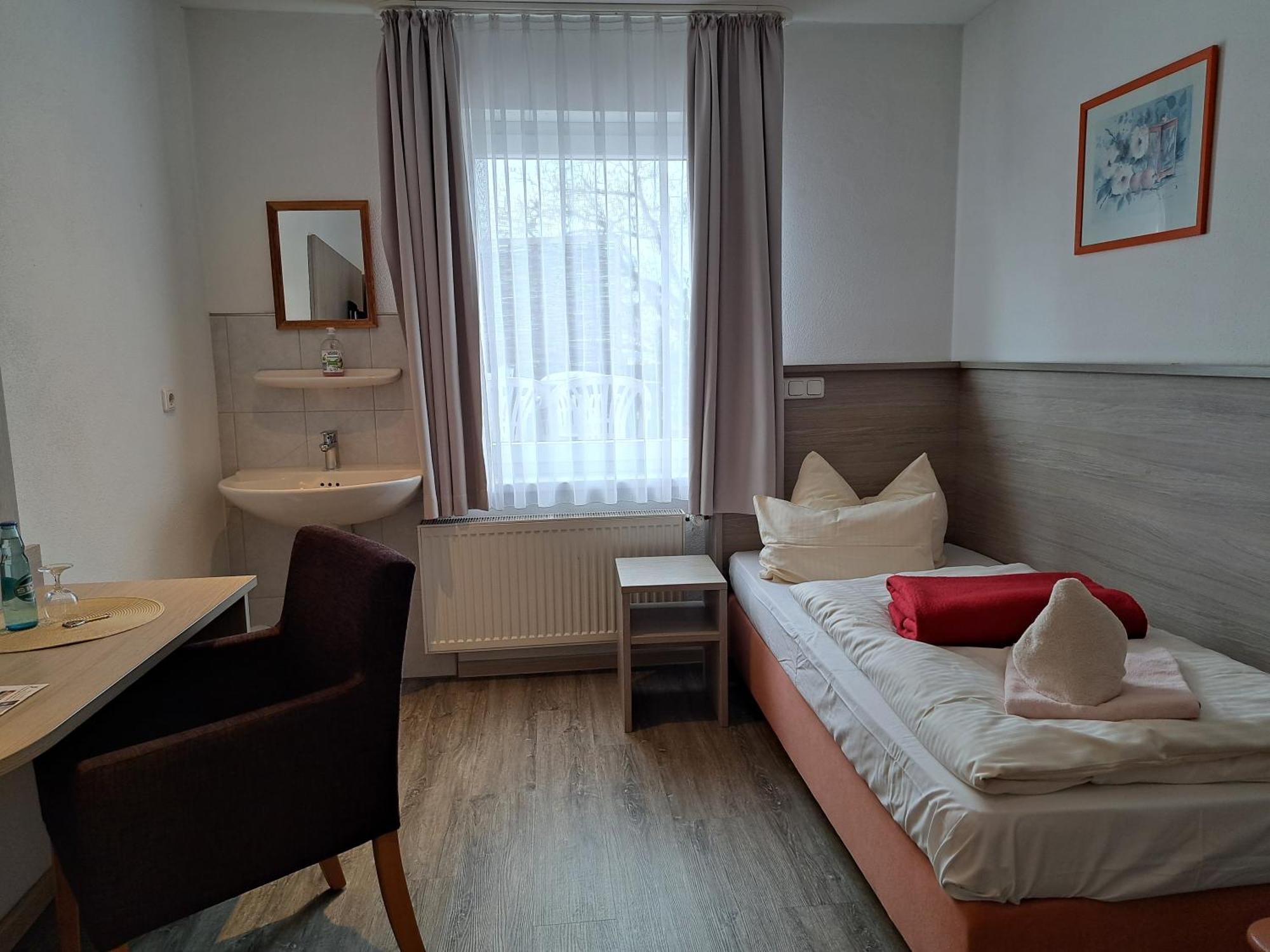 Rathausstuben Hotell Wackersdorf Exteriör bild