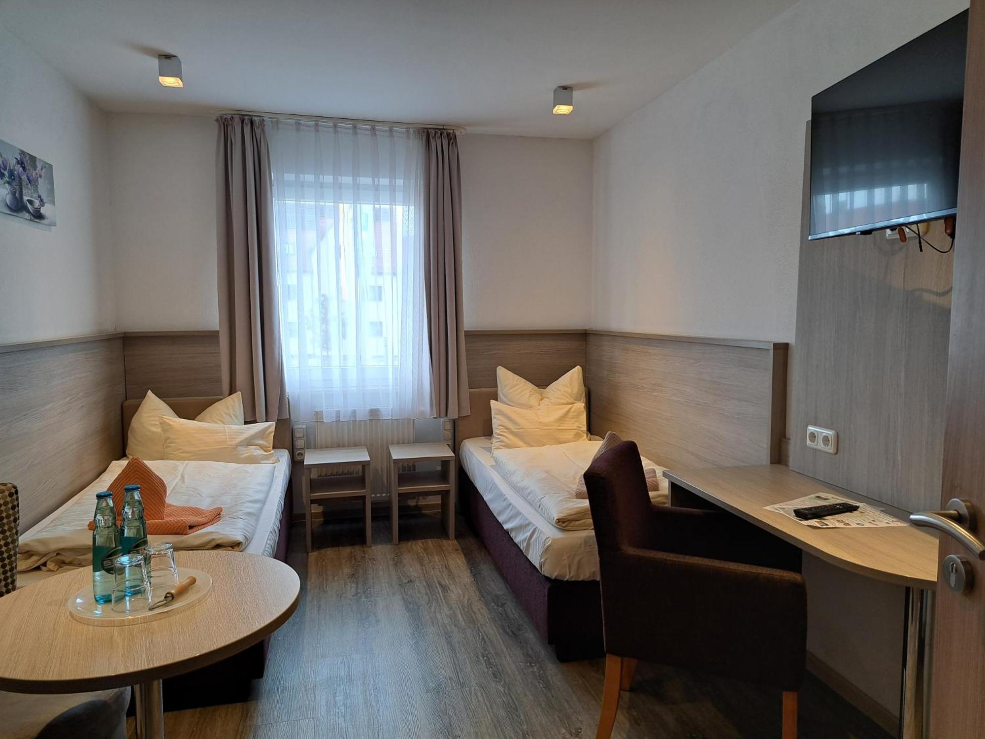 Rathausstuben Hotell Wackersdorf Exteriör bild