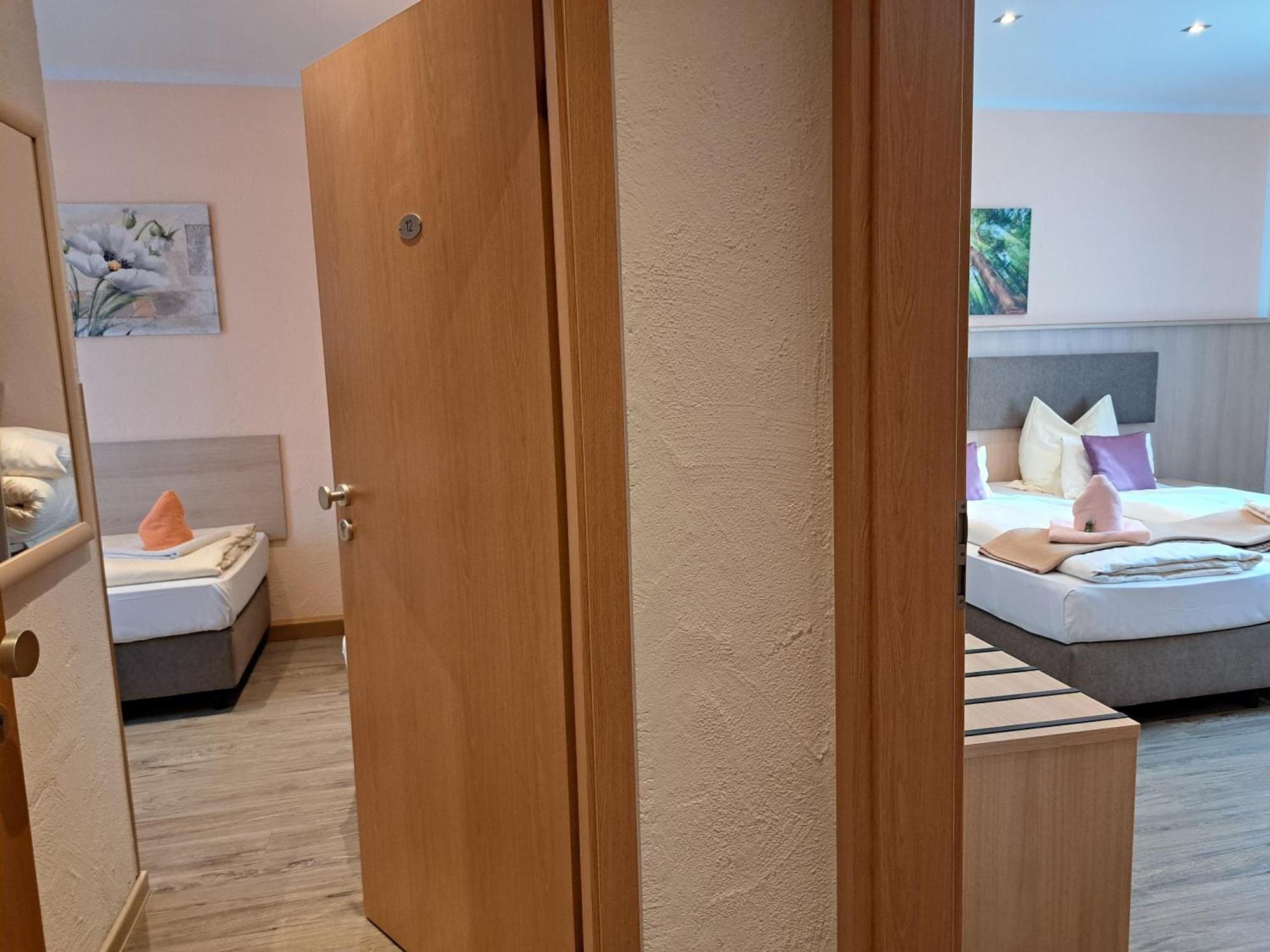 Rathausstuben Hotell Wackersdorf Exteriör bild