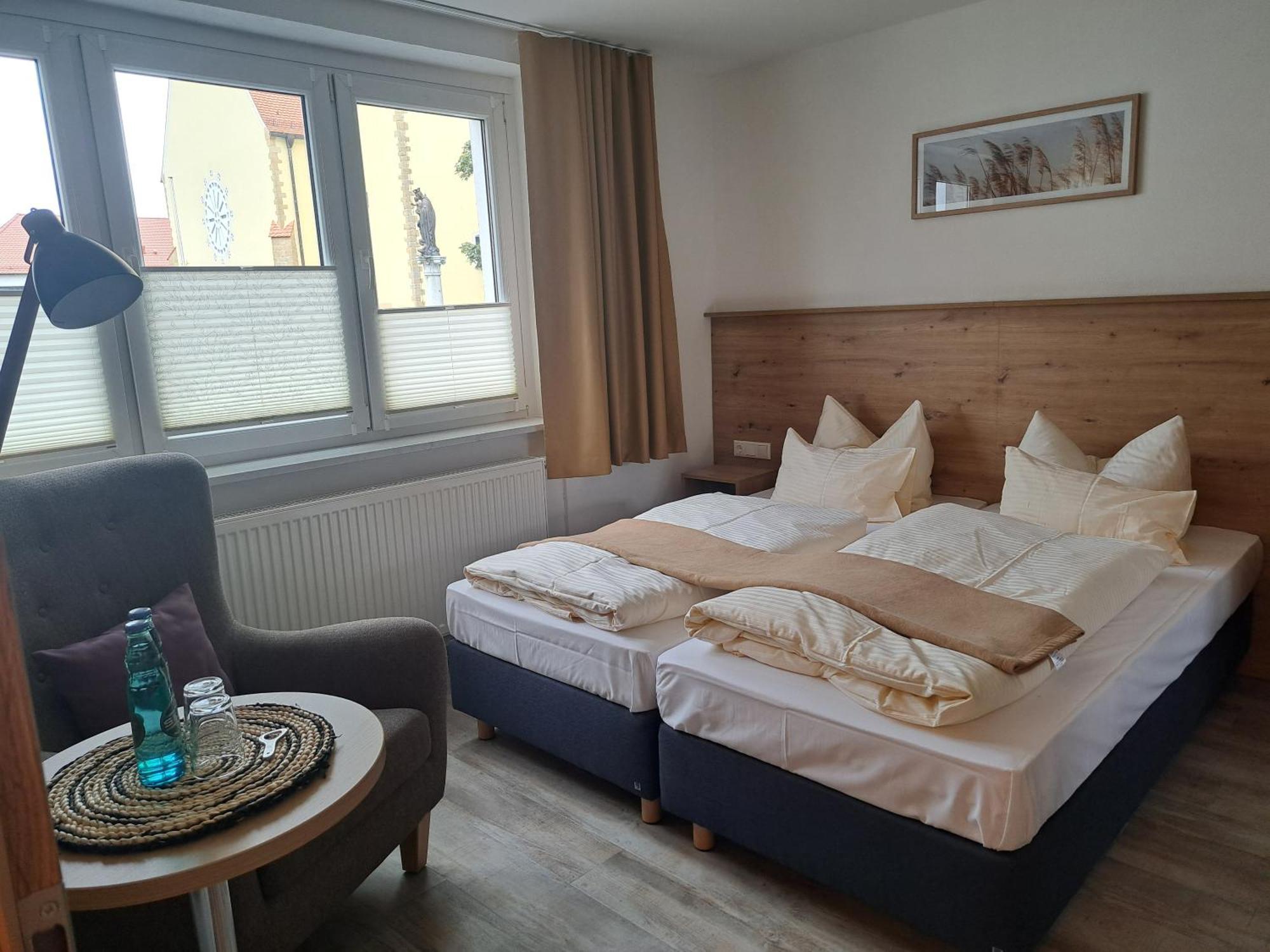 Rathausstuben Hotell Wackersdorf Exteriör bild