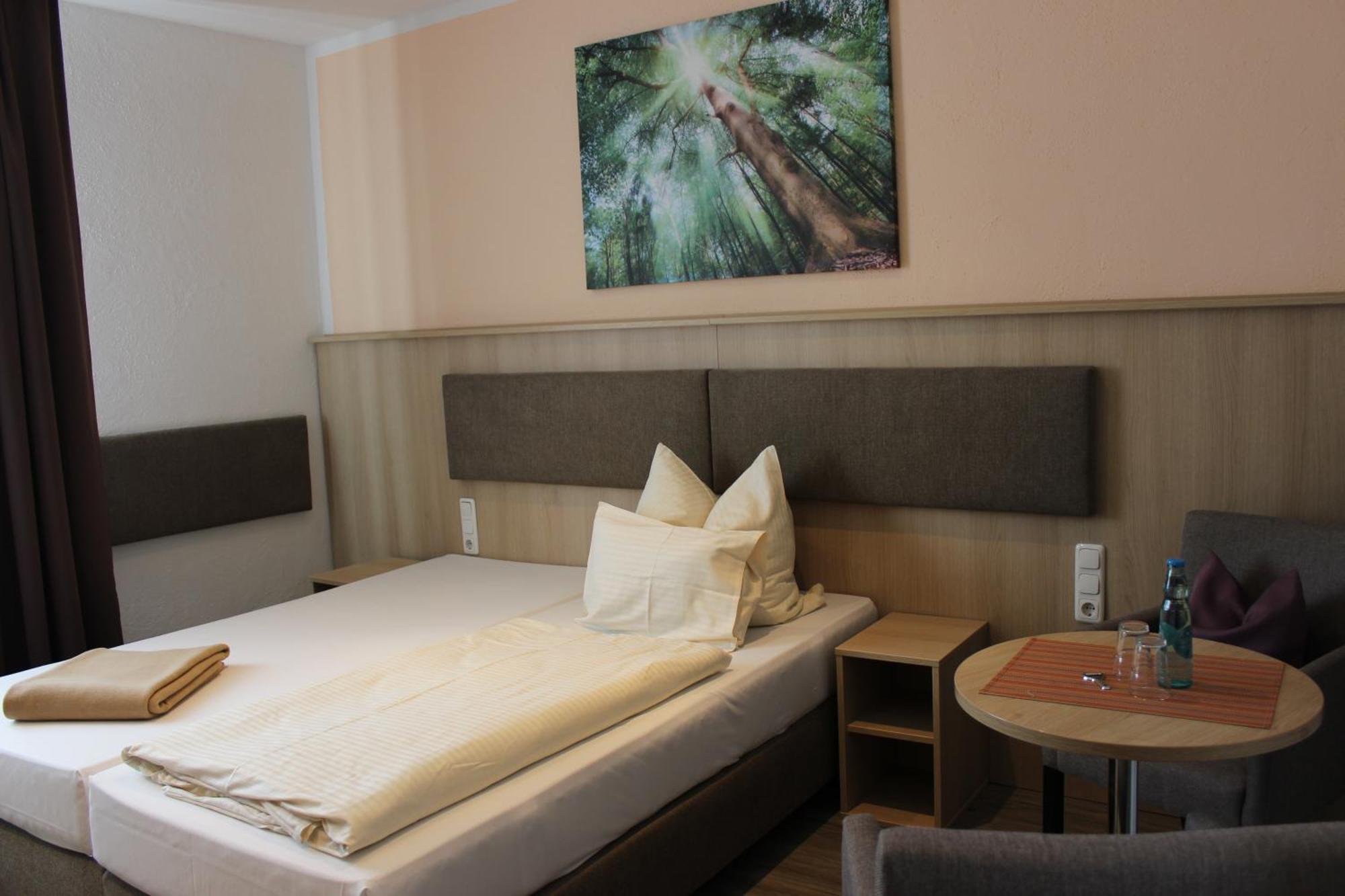 Rathausstuben Hotell Wackersdorf Exteriör bild