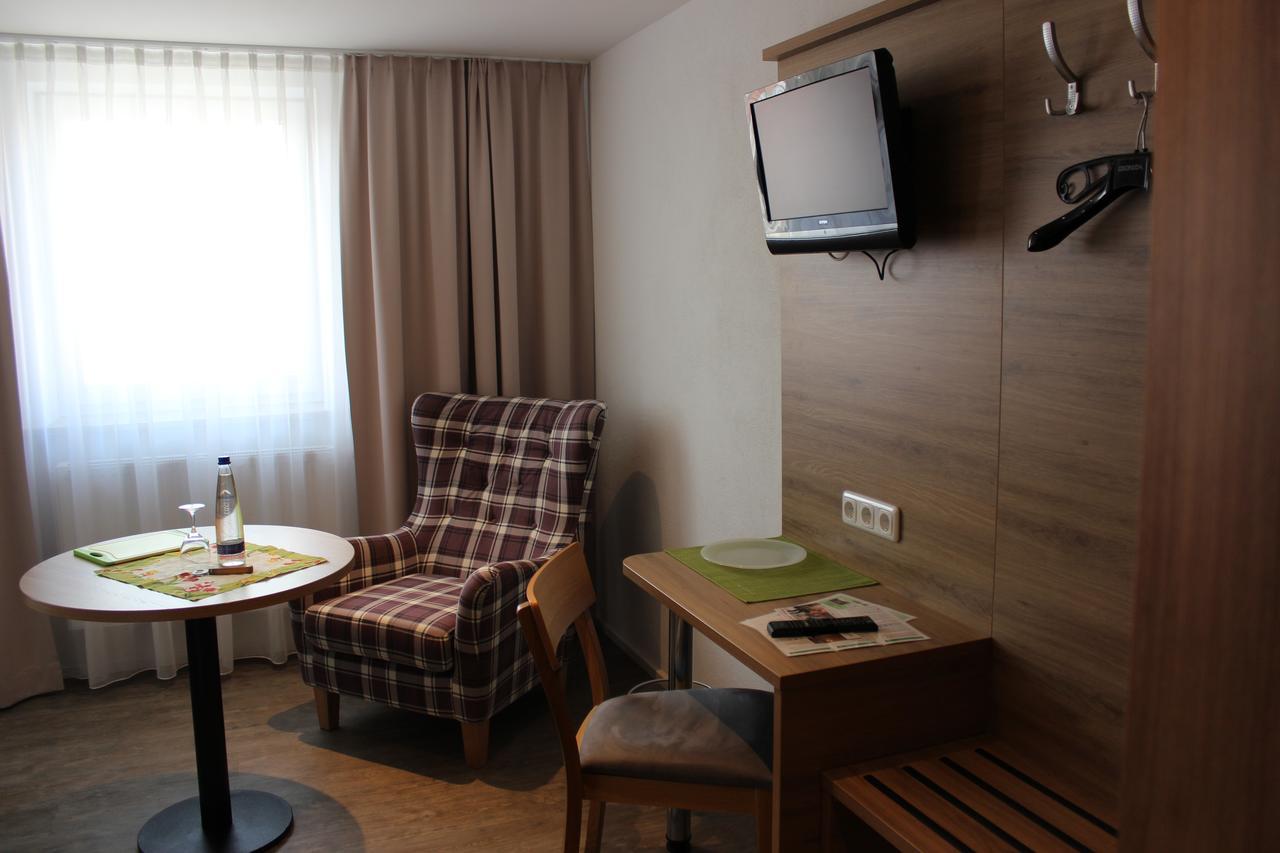Rathausstuben Hotell Wackersdorf Exteriör bild