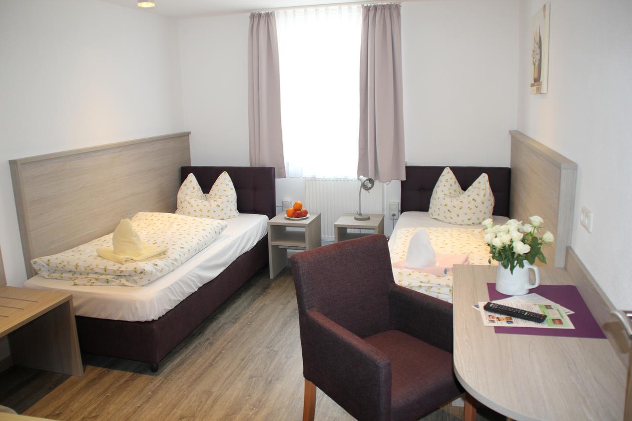 Rathausstuben Hotell Wackersdorf Exteriör bild