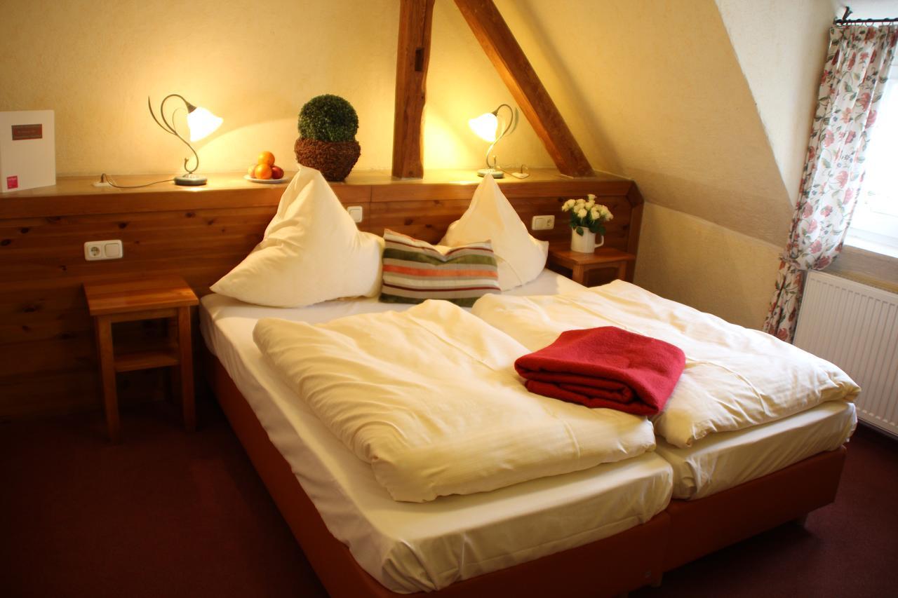 Rathausstuben Hotell Wackersdorf Exteriör bild