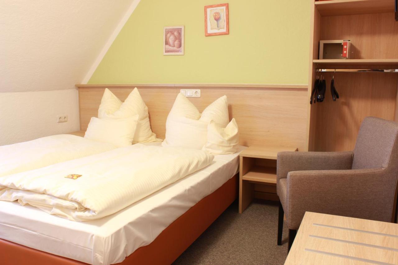 Rathausstuben Hotell Wackersdorf Exteriör bild