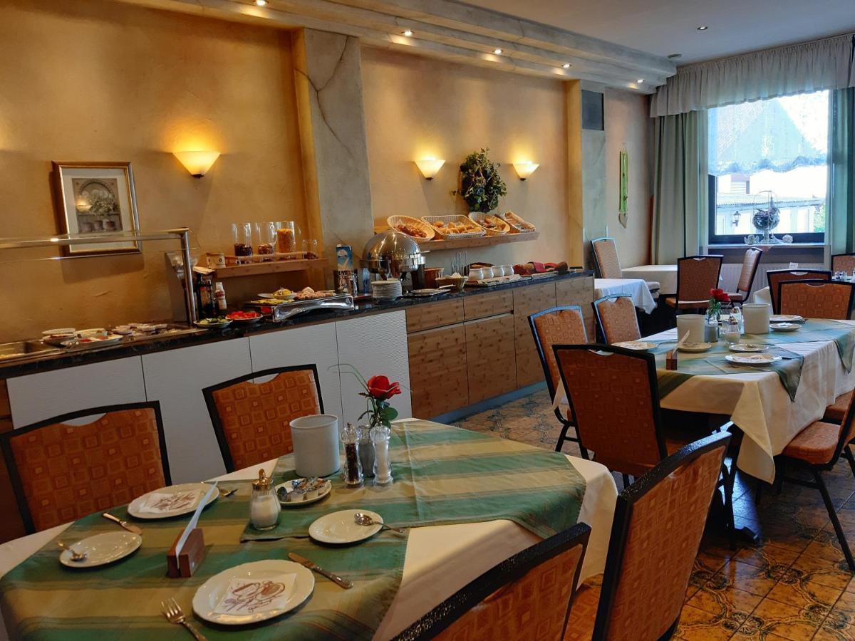 Rathausstuben Hotell Wackersdorf Exteriör bild